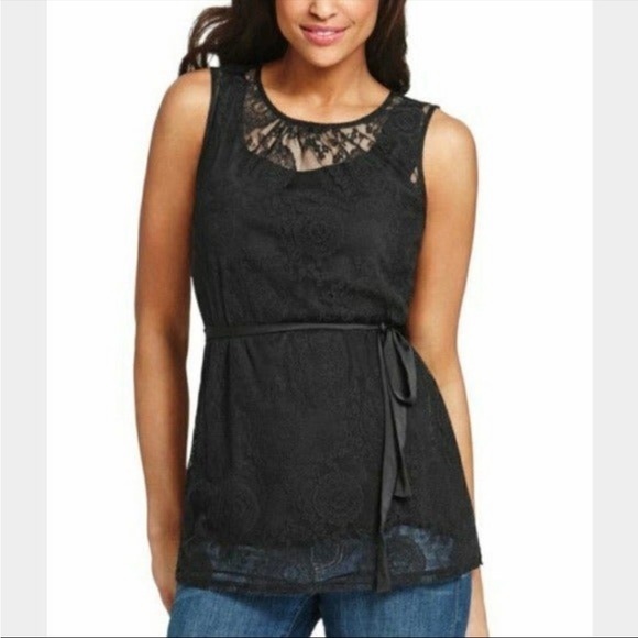 ⭐️ CAbi Style #942 Sleeveless Lace Blouse Tank with built in cami. - Picture 6 of 10